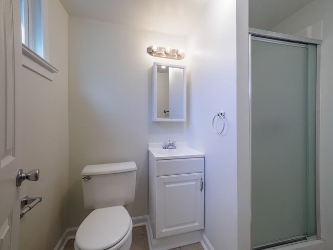 Building Photo - 2702 Navarre Dr