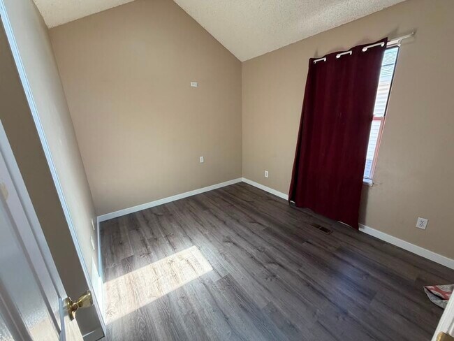 Building Photo - 964 S Pitkin Ct