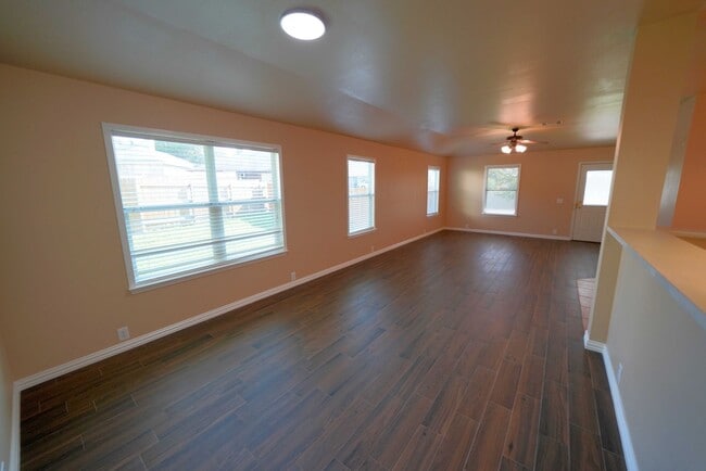 Building Photo - Immaculately upgraded and maintained home now available in Cibolo! Realtor Commission: $550