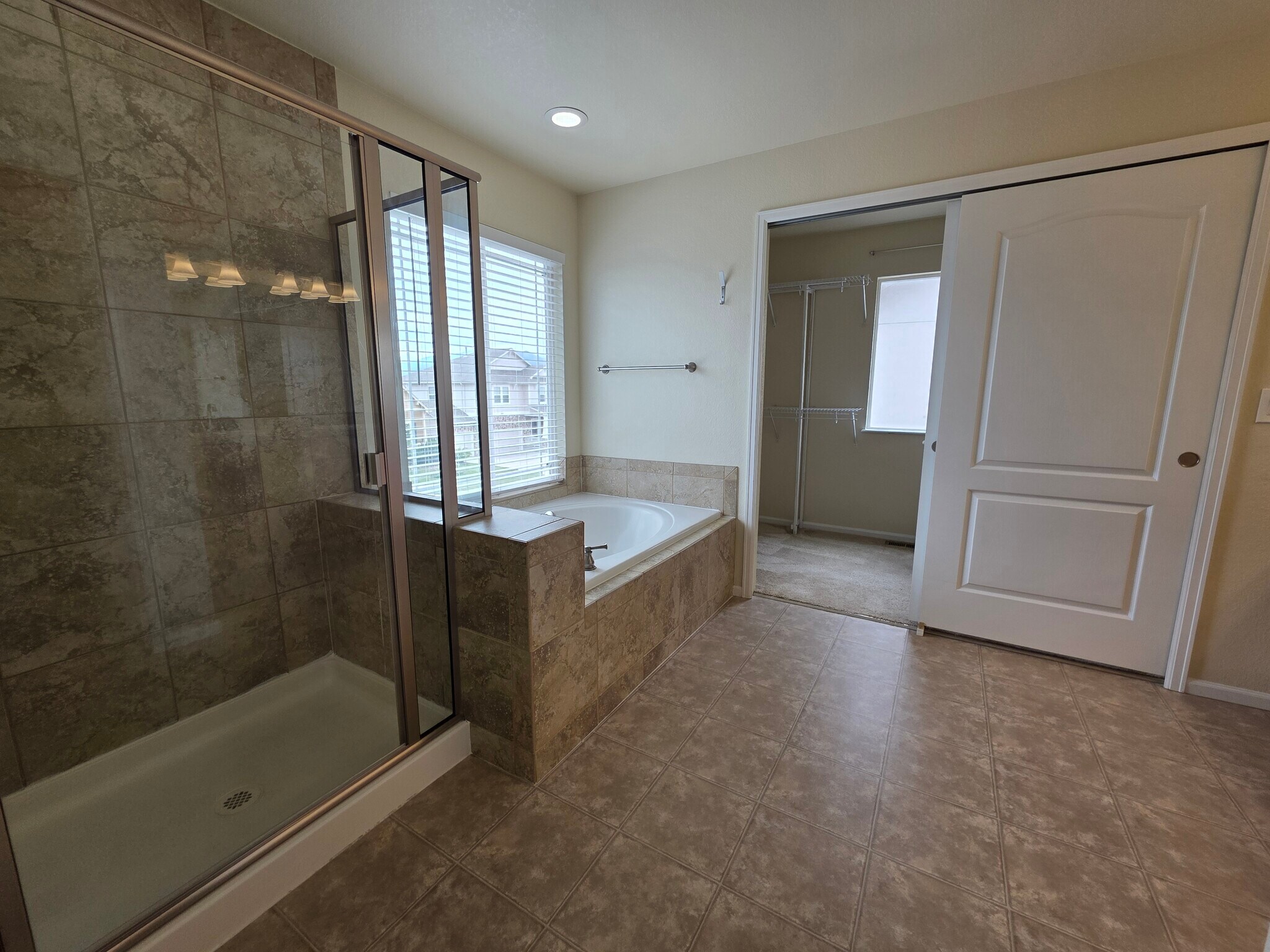 Building Photo - 874 Diamond Rim Dr