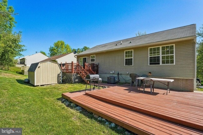 Building Photo - 7039 Heather Dr