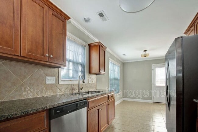 Building Photo - 49 Linford St