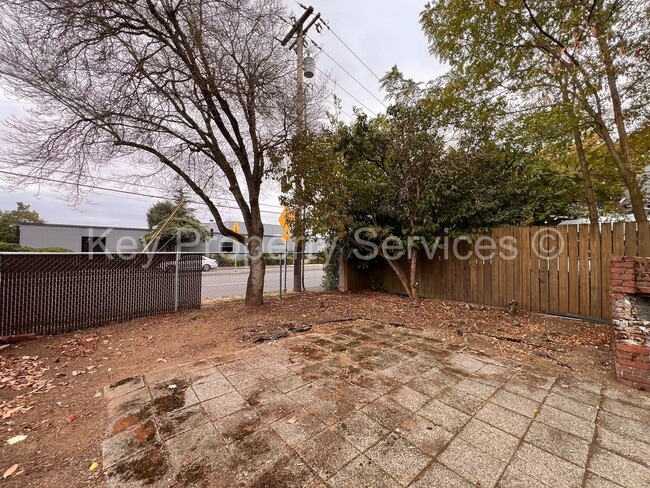 Building Photo - Charming Two Bedroom House near Downtown V...