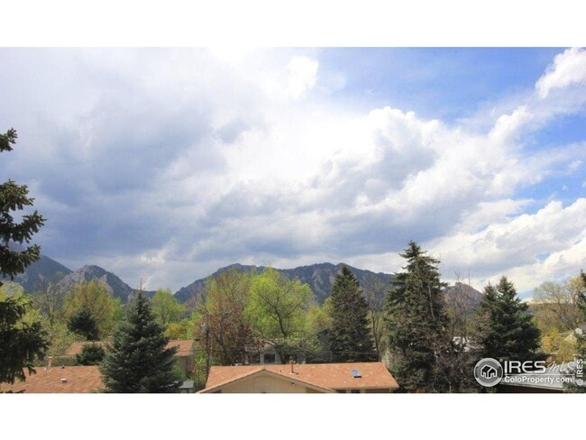 Building Photo - 5 Bed 3 Bath Home in South Boulder