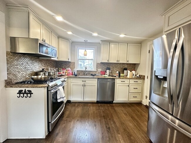 Building Photo - 25 Warren Ave