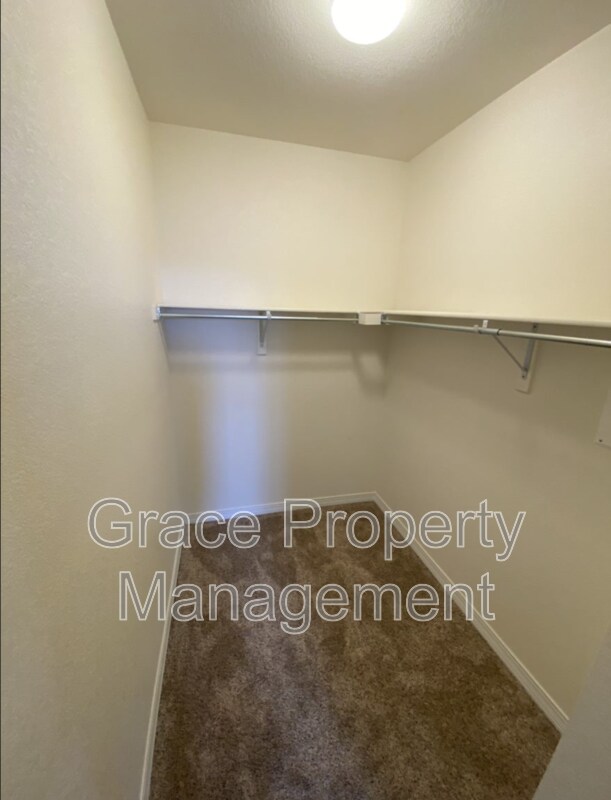 Building Photo - 804 Summer Hawk Dr