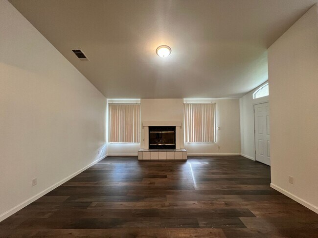 Building Photo - 92 Rosewood Cir