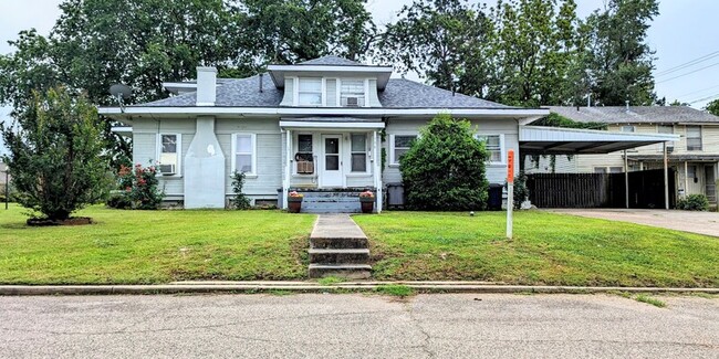 Primary Photo - 100 W 5th St