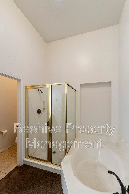 Building Photo - 1861 N Oracle Cir