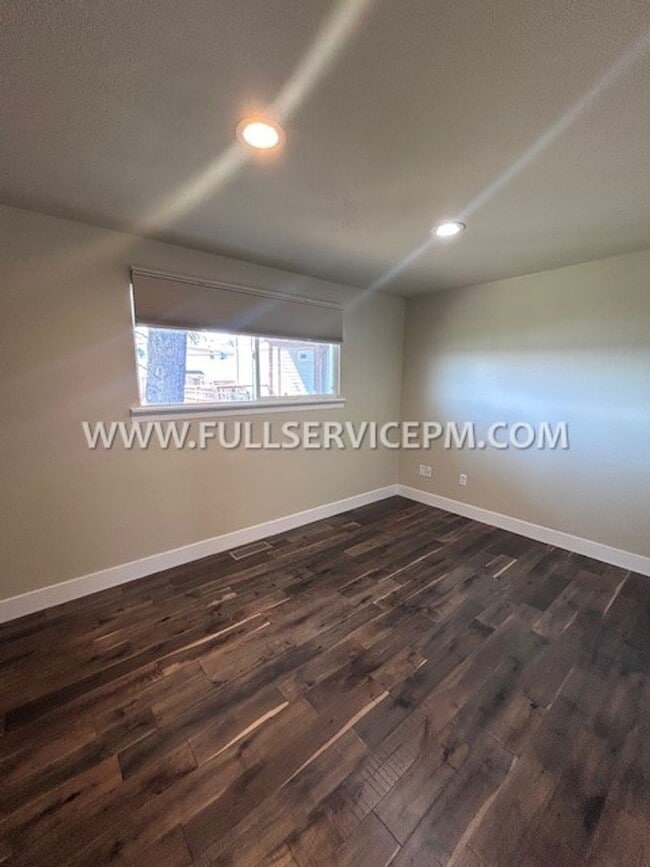 Building Photo - Exceptional South Beacon Hill 3 BD 2 BA! Huge Deck!