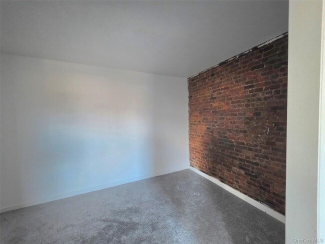 Building Photo - 8 Main St