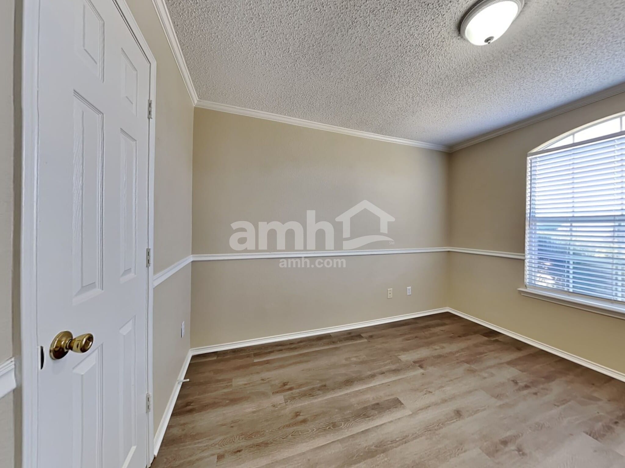Building Photo - 3207 Athens Dr