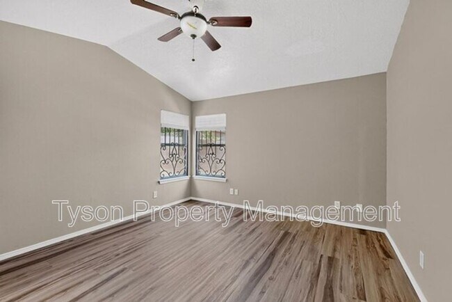 Building Photo - 1409 Stoneway Dr NW