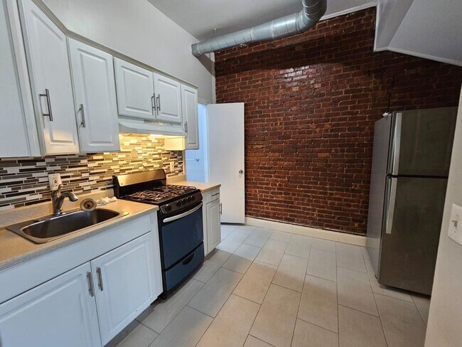 Building Photo - 302 Princeton Ave