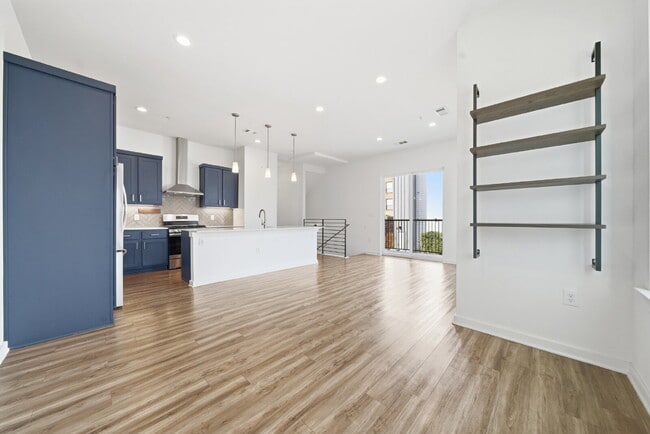 Building Photo - Spacious 3-Bed, 3-Bath Condo with Scenic Views in Vibrant Austin!