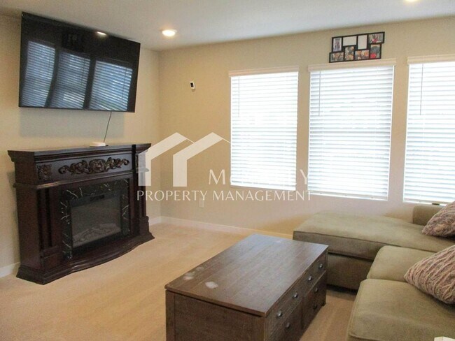 Building Photo - 5-Bedroom Home in Stetson Heights Backing to Greenbelt