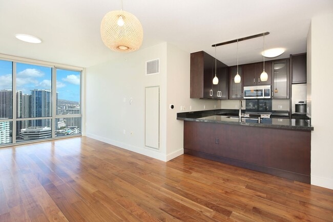 Building Photo - Luxurious Convenience in the Heart of Honolulu - Waihonua 3506