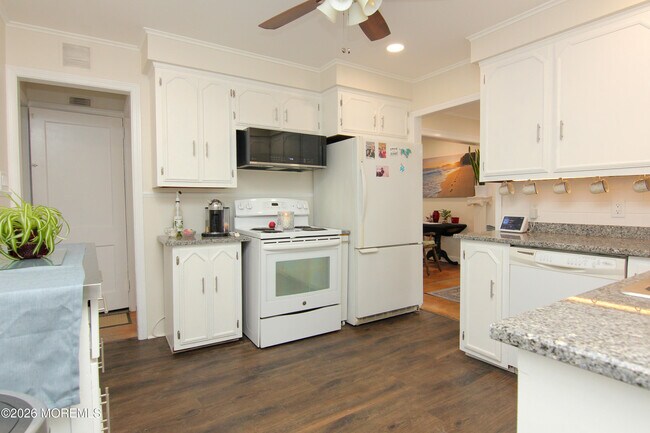 Building Photo - 240 7th Ave