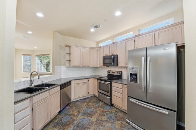 Building Photo - 56 Lakeridge Dr