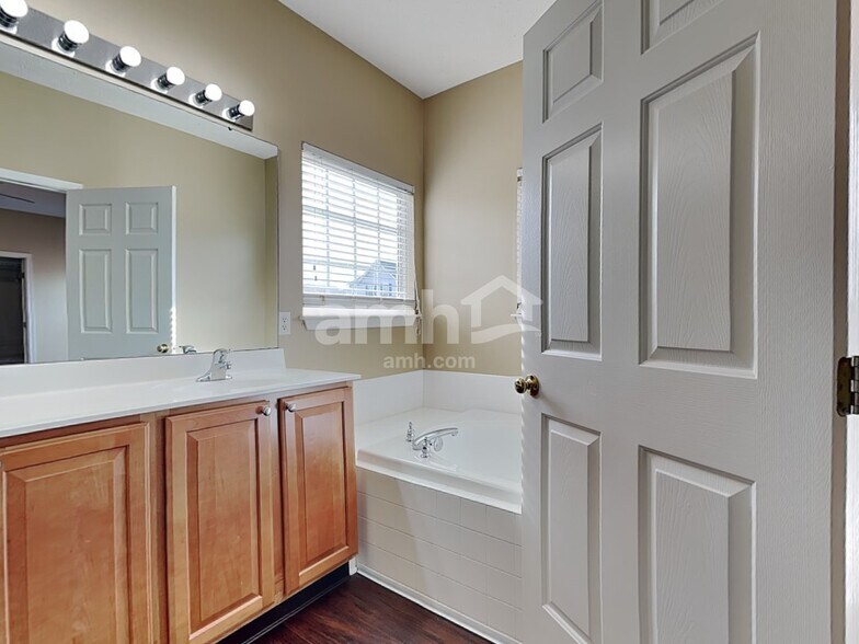 Building Photo - 2561 Rockcastle Ct