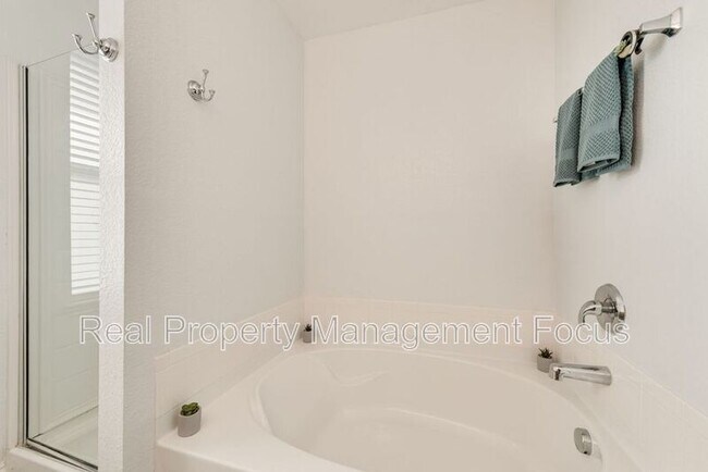 Building Photo - 1004 Trickham Dr