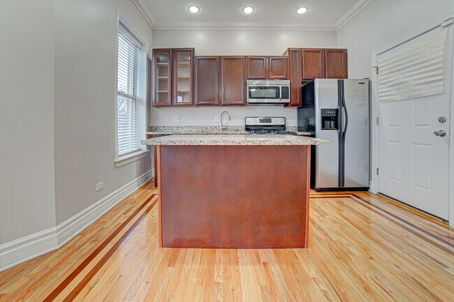 Building Photo - 4858 S Prairie Ave
