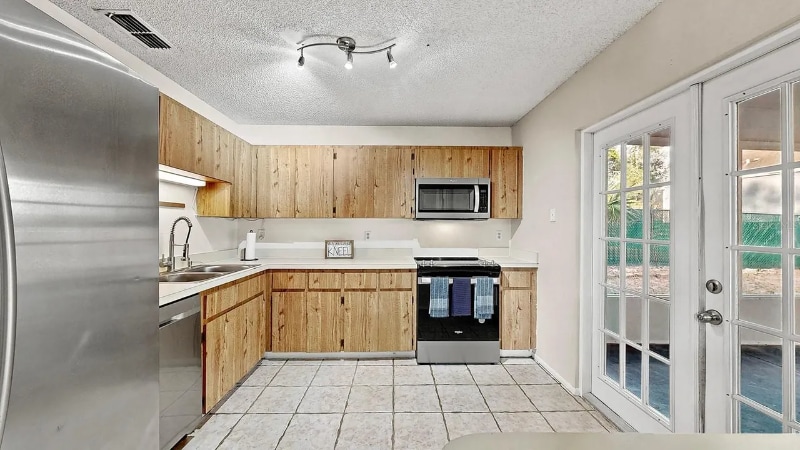 Building Photo - 8211 Volusia Pl