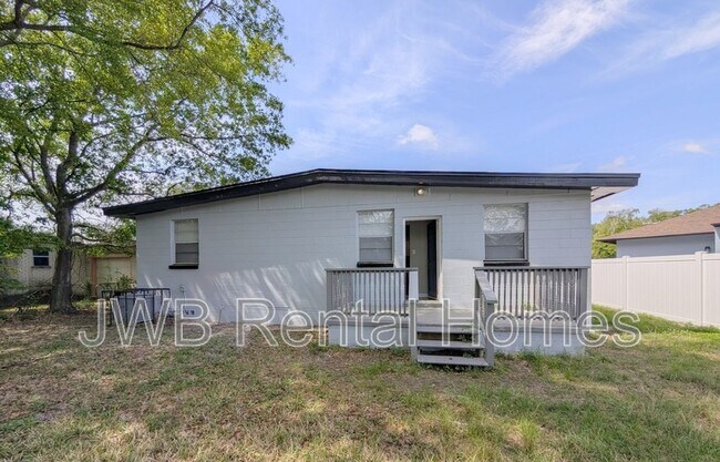 Building Photo - 5739 Bree Rd