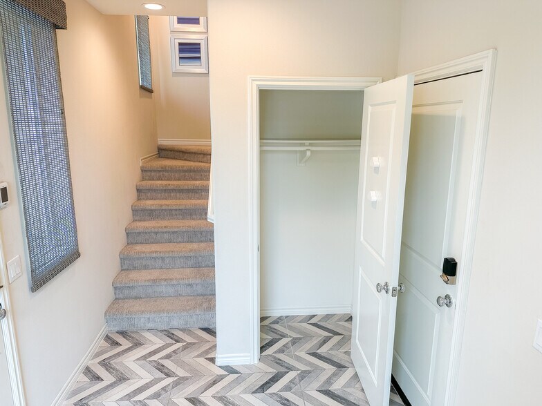 Building Photo - 14770 Palmera Ct