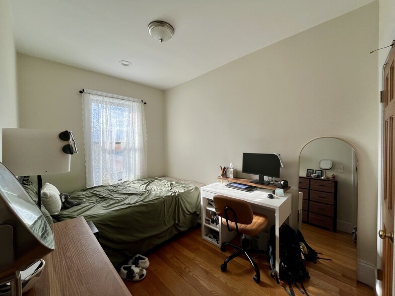 Building Photo - 179 Northampton St