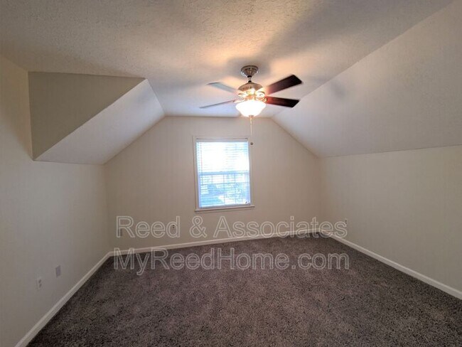 Building Photo - 8403 Pine Valley Ln