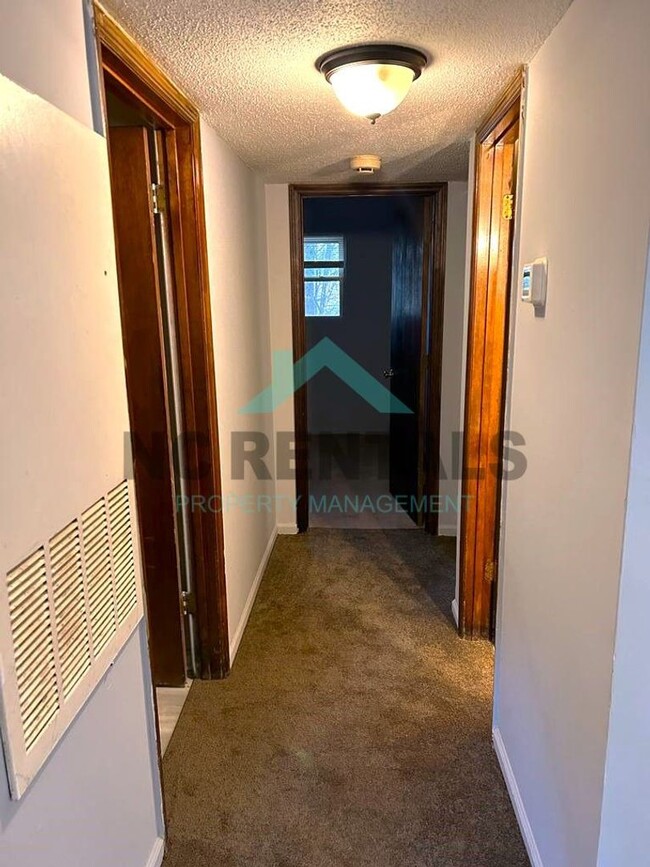 Building Photo - Coming Soon: Renovated 2-Bedroom, 1-Bathro...