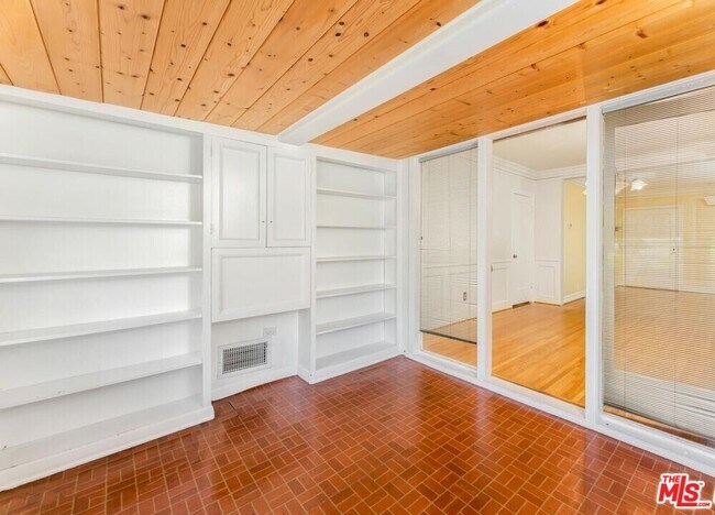 Building Photo - 1710 Oakwood St