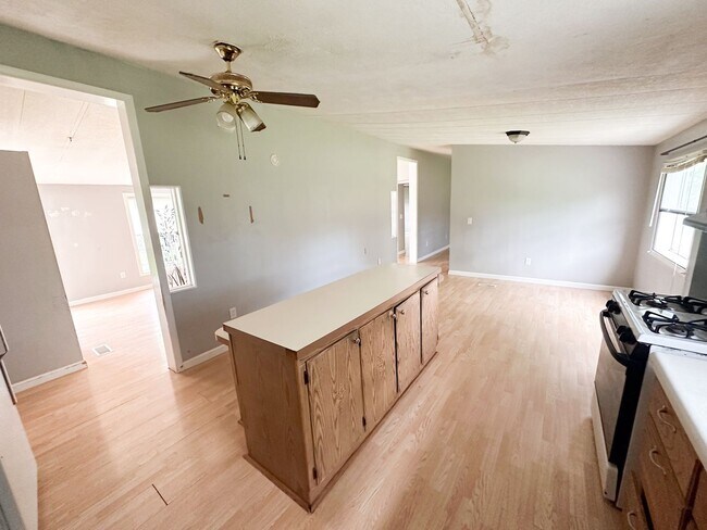 Building Photo - Italian Estates Property Management