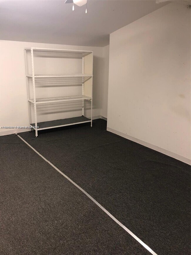 Building Photo - 4724 SW 64th Ct