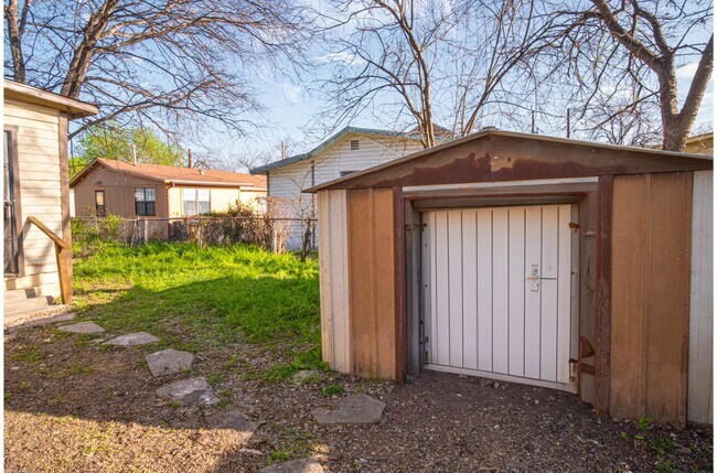 Building Photo - Great Home So Close to Downtown!