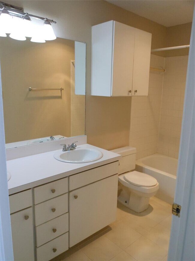 Building Photo - 8402 Siskin Cove