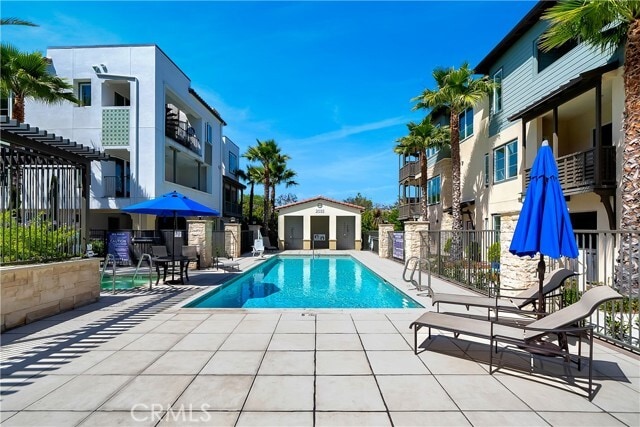 Building Photo - 1417 Doheny Way