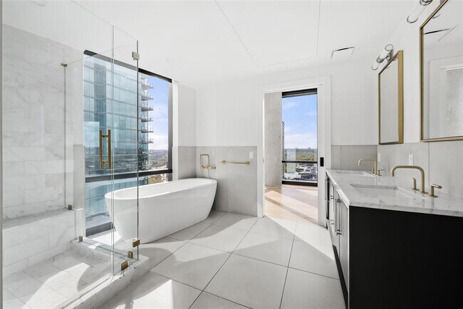 Building Photo - 70 Rainey St