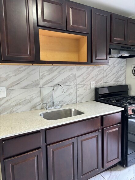 11A - 111 Lincoln Ave