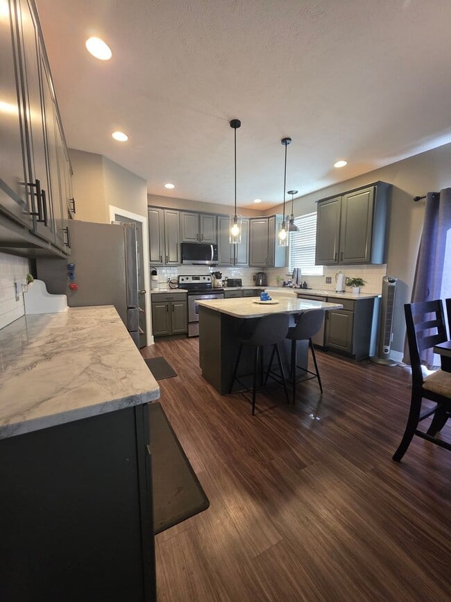 Building Photo - Executive Four Bedroom Rental w/ Office!