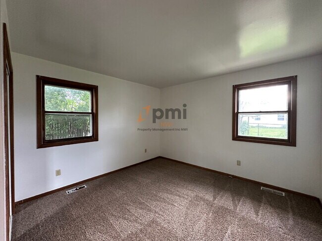 Building Photo - 732 N State Rd 149