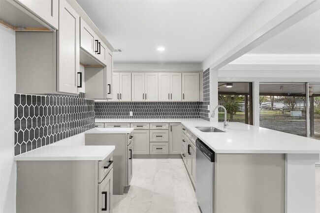 Building Photo - 2222 N Grand Blvd