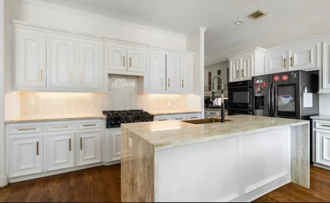 Building Photo - 2133 Bering Dr