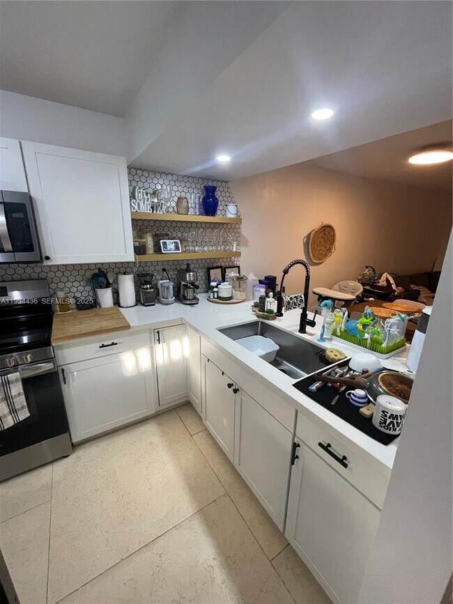 Building Photo - 5962 W 18th Ave