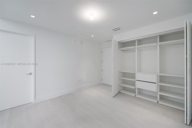 Building Photo - 700 NE 24th St