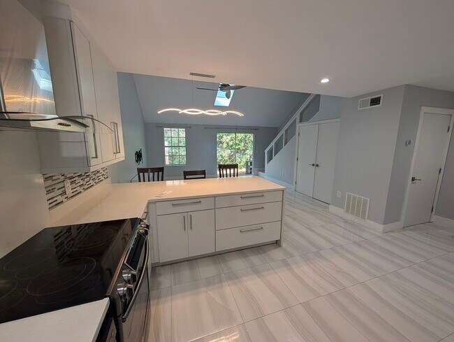 Building Photo - 9780 SW 52nd Rd