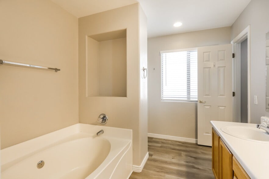 Building Photo - 7625 S Athel Tree Dr