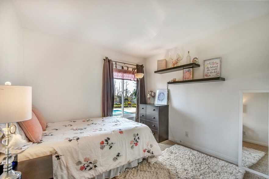 Building Photo - 385 Calle Borrego