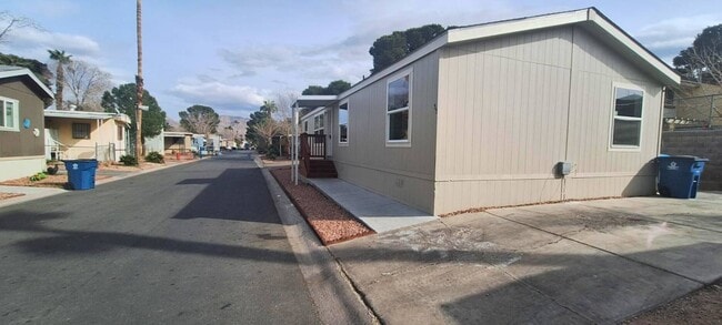 Building Photo - 543 N Lamb Blvd